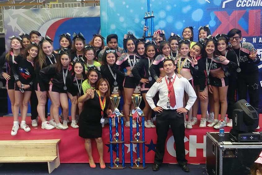 2° Lugar Nacional Equipo Stars Energy junto a los profesores Fernanda Vidal y Orlando Marchant.