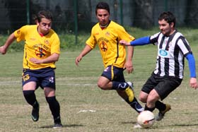 Contadores y Estudiantes Tras el Puntero en Liga de la Amistad