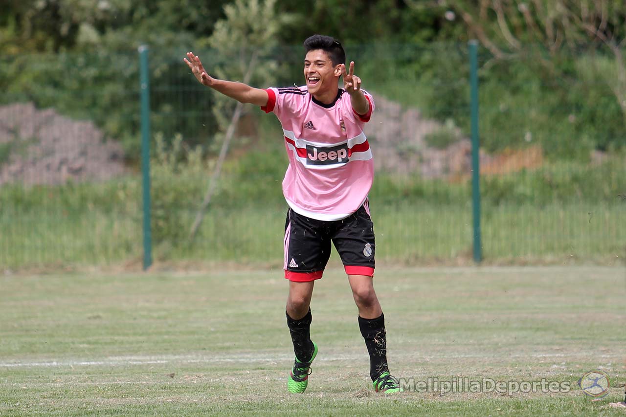 Real Victoria puntero, invicto y además golea