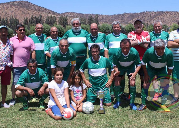 Viejos cracks de 60 años de Deportivo El Bajo campeones del Torneo Sénior de Verano 2020 “La Amistad”