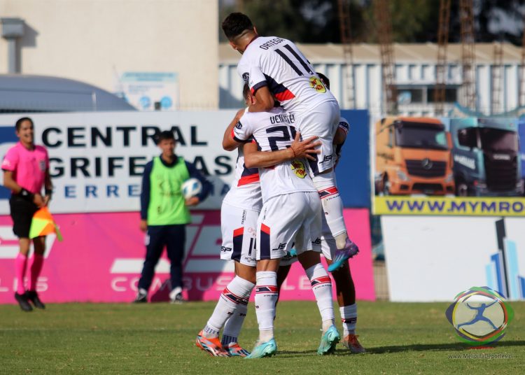 Deportes Melipilla demuestra su poderío en la cancha con una victoria aplastante de 3-0 sobre Deportes Linares