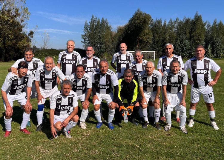 Juventus y Arturo Prat hicieron historia al jugar el primer partido Senior 70 en Melipilla