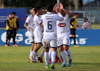 Deportes Melipilla gana, gusta y golea a Santiago City en el cierre de la primera rueda