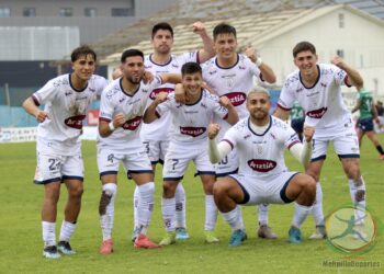 Los Potros lo ganan con garra a Ovalle y suman su octavo triunfo consecutivo