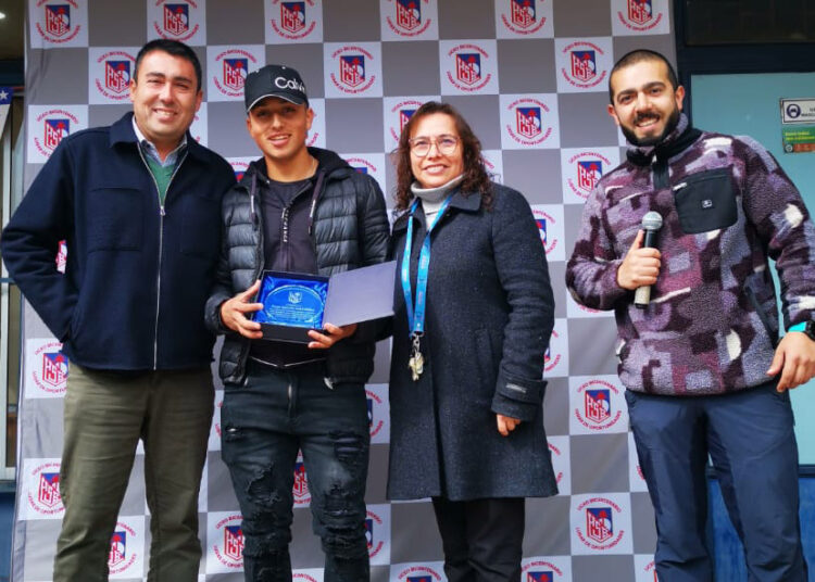 Liceo Hermanos Sotomayor Baeza homenajea a Diego Cofré, joven promesa de Deportes Melipilla