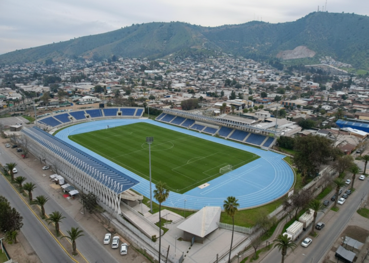 Gobernador Claudio Orrego y alcaldesa Paula Gárate destacan reanudación de obras en el Estadio Roberto Bravo Santibáñez